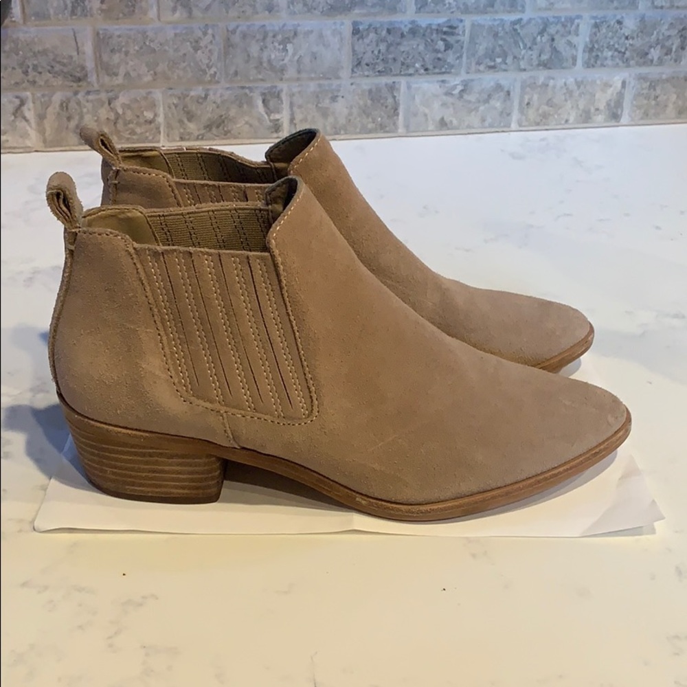 DOLCE VITA Tan Booties